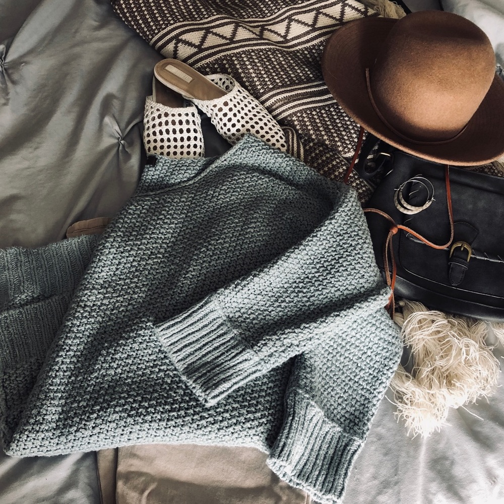 3/4 sleeve baggy blue sage sweater